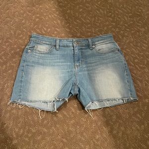 Vineyard Vines light denim shorts 4